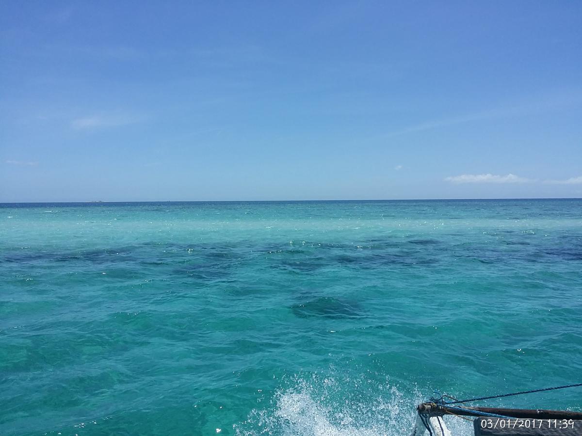 Peace & Love Beach Club Hotel Roxas  Exterior photo